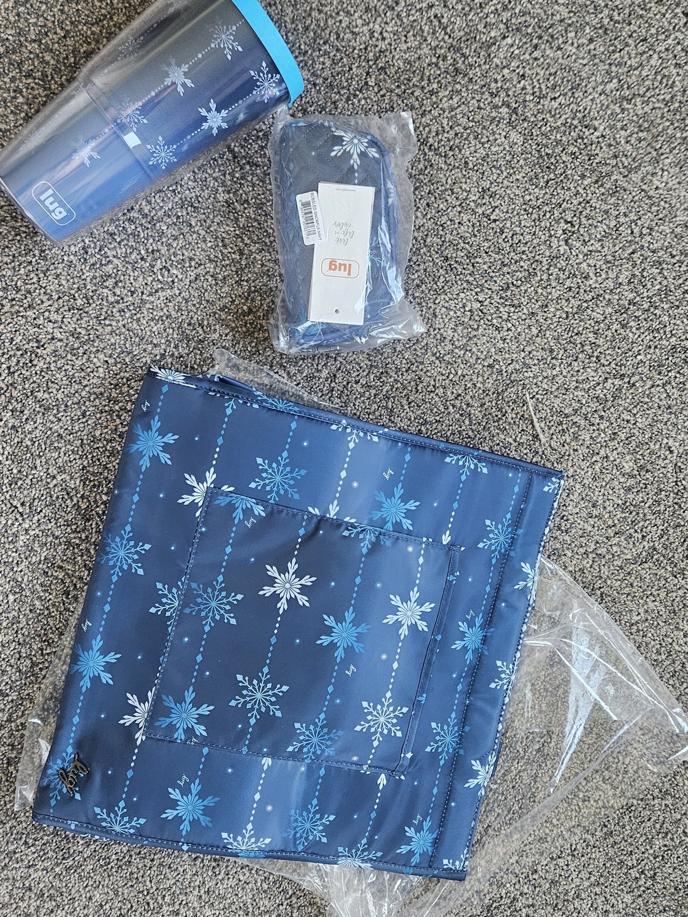 lug Snowflake Tote with Matching Tumbler And Bobsled Sunglass Case